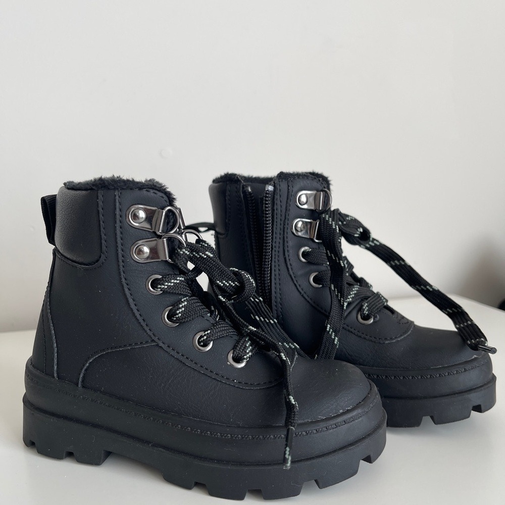 H&M Toddler Black Hiking Boots Faux Fur Lined Lug Sole Side Zip Size 7.5